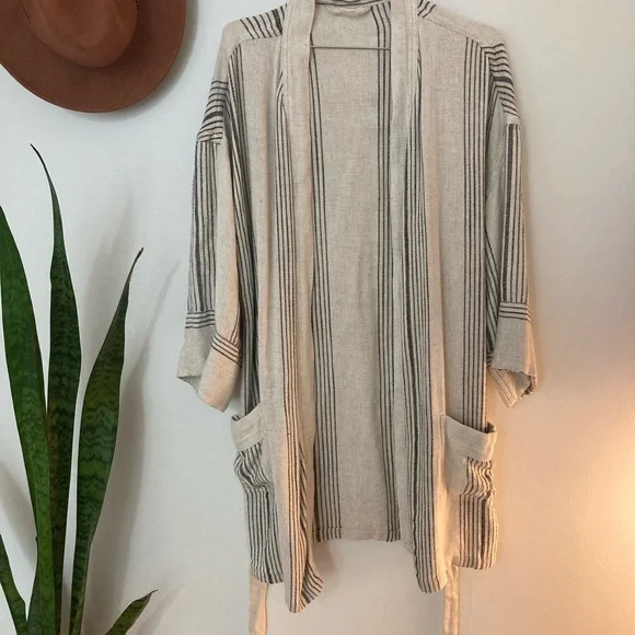 Oddbird Fener linen Kisa cut robe. - Picture 2 of 7